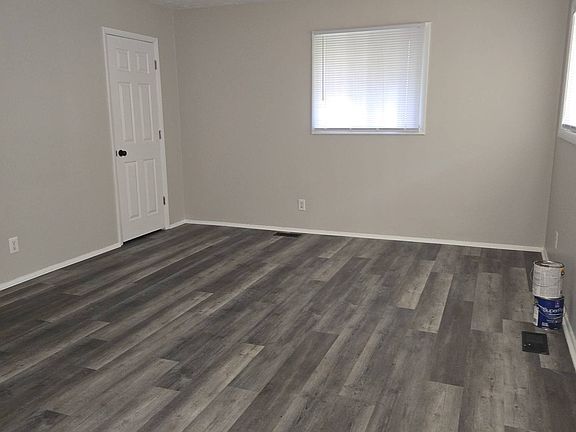 3rd image of 2817 E Riverside Dr