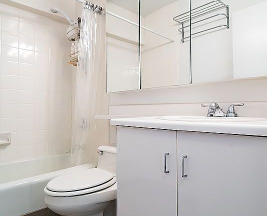 4th image of 2250 Broadway APT 6J