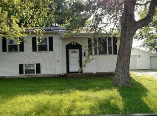 11 Sunrise Ln N, Bethany, IL 61914