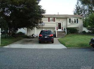 12 Strauss Ave, Selden, NY 11784