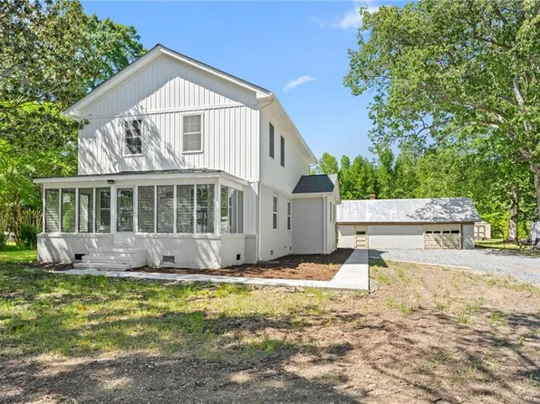 9481 Maryus Rd, Hayes, VA 23072