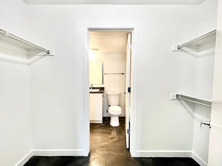 15 Melrose — Photo 24