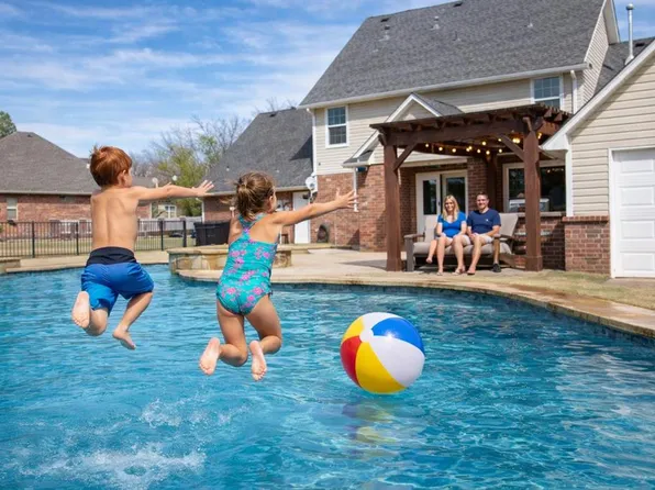 203 N Olde Bridge Rd, Moore, OK 73160