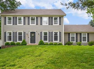 540 N Persimmon Dr, Olathe, KS 66061