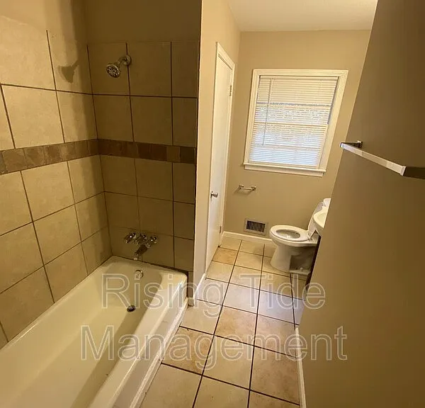 405 Lance Ln — Photo 8