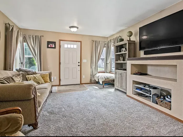 2406 103rd Dr SE — Photo 3