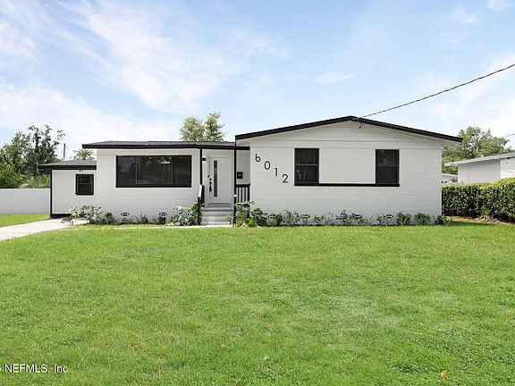 2nd image of 6012 MEADOWS Lane