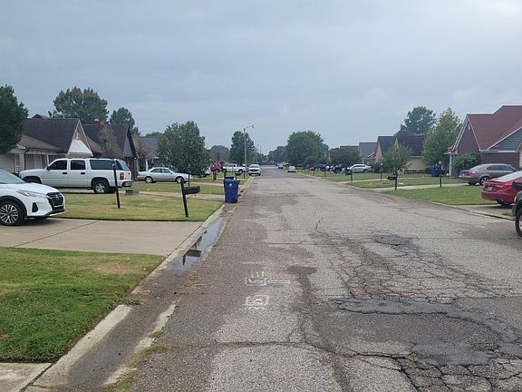 4th image of 7056 Foxhall Dr