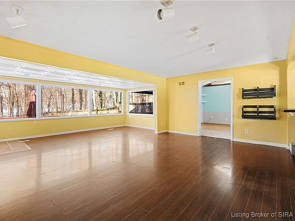 3rd image of 925 Woodland Avenue