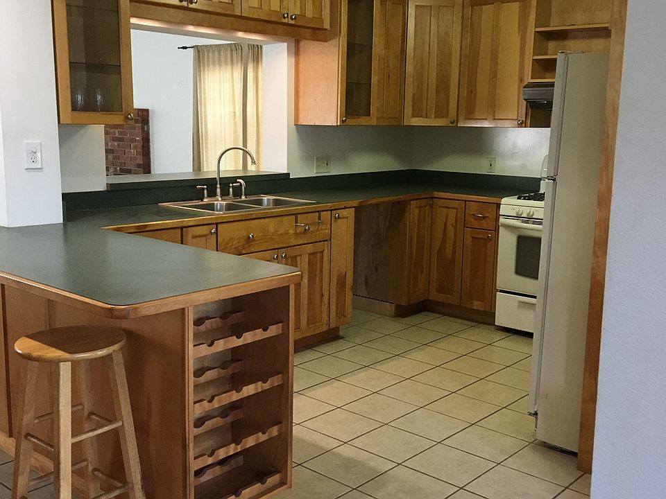 2nd image of 611 N Clayton St