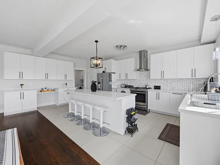 1615 Sandridge Ln — Photo 17
