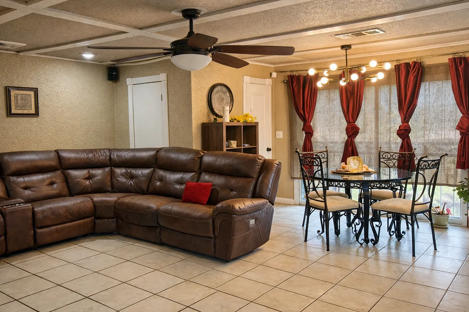 4 bed, 2.5 bath, 1987 sqft, $680 — Photo 4