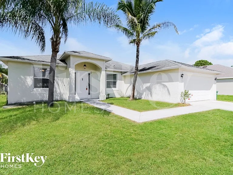 237 SW Ray Ave — Photo 3