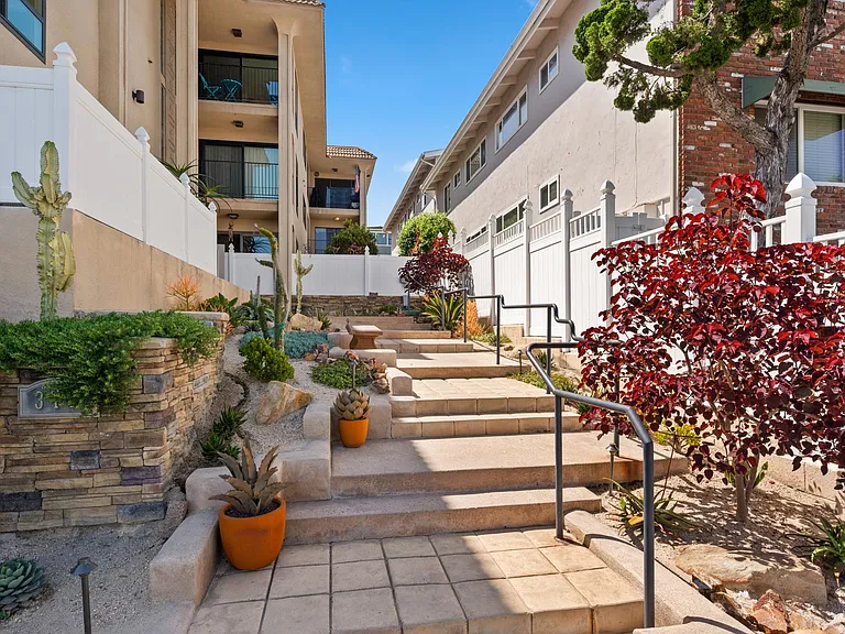 370 Rosecrans St #203 — Photo 37
