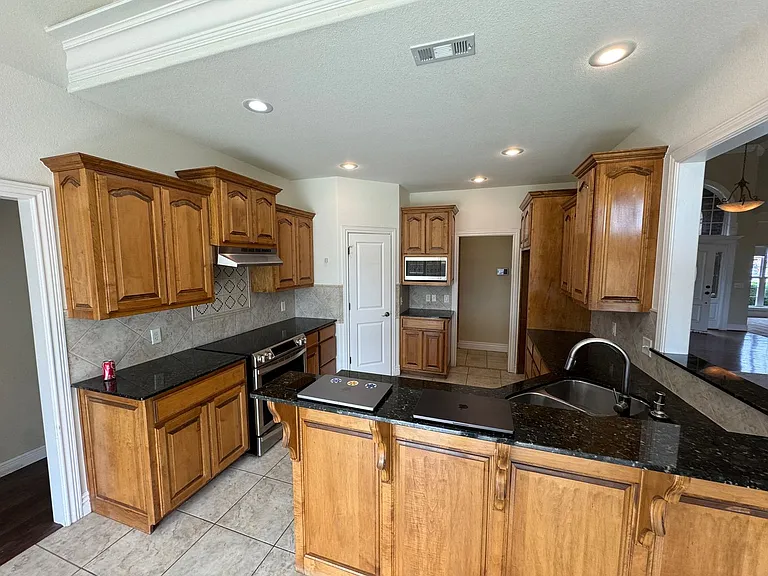 407 Lyndal Ln — Photo 5