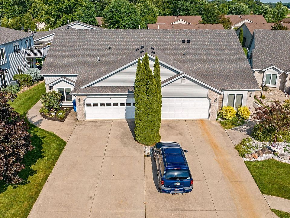 1st image of 25 S Pinehurst Ct