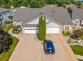 25 S Pinehurst Ct, Columbia City, IN 46725