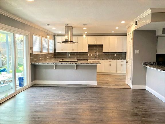 5th image of 417 Bedford Dr