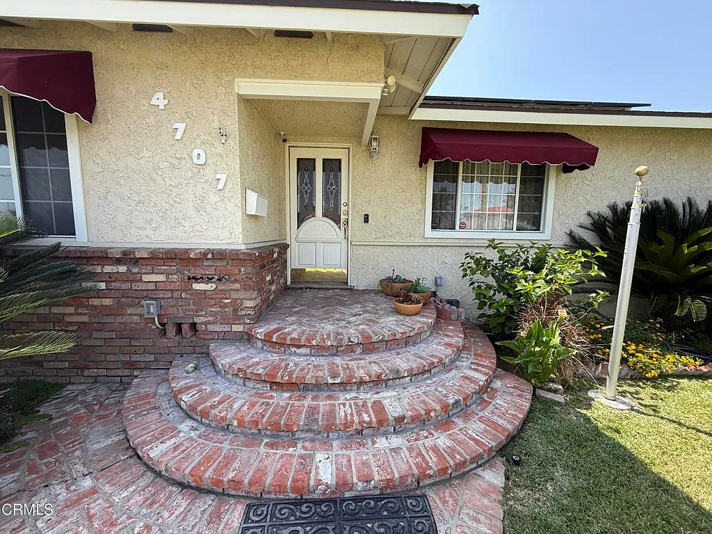 4 bed, 2.0 bath, 2051 sqft, $4,200 — Photo 3