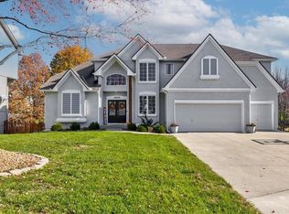 5509 NE Oaks Ridge Ln, Lees Summit, MO 64064