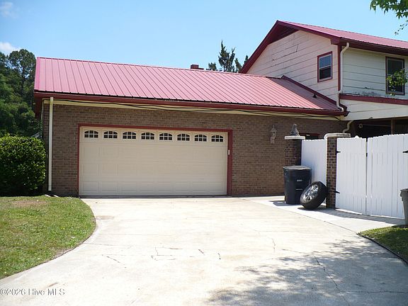 3rd image of 218 Parkwood Drive