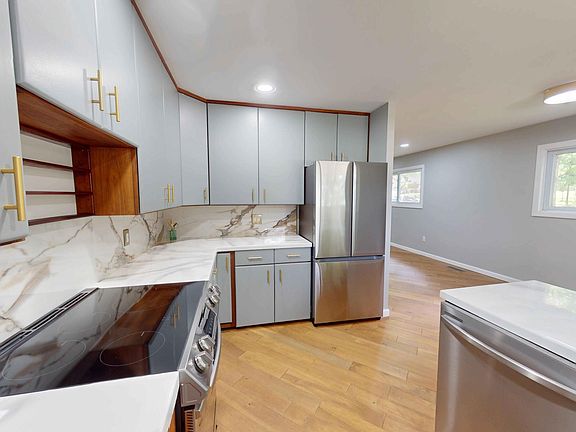 5th image of 1886 N Oak Ln