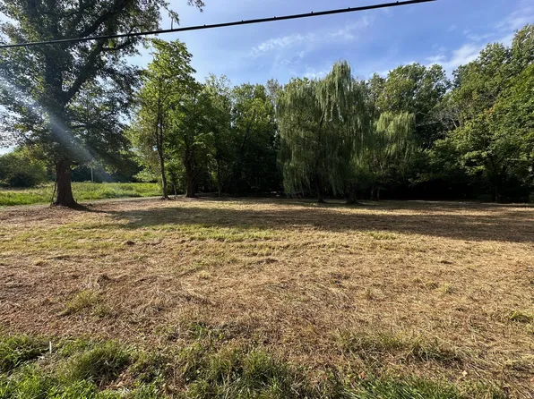 3239 Mud Cat Rd, Cedar Hill, TN 37032