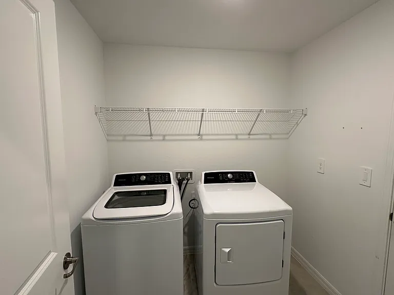 20207 Benton Ave — Photo 8