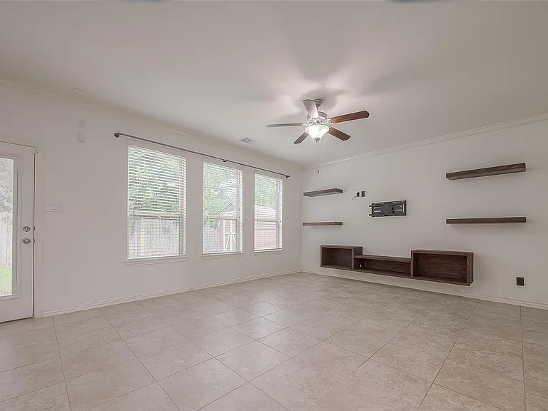 2261 Oak Circle Dr N — Photo 16