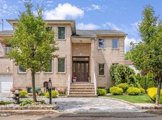 31 4th Ct, Staten Island, NY 10312