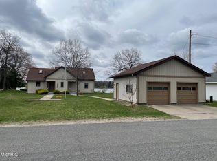 2805 Lakeshore Rd, Twin Lake, MI 49457