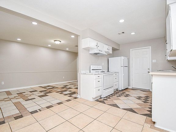 5th image of 515 Westside Ct