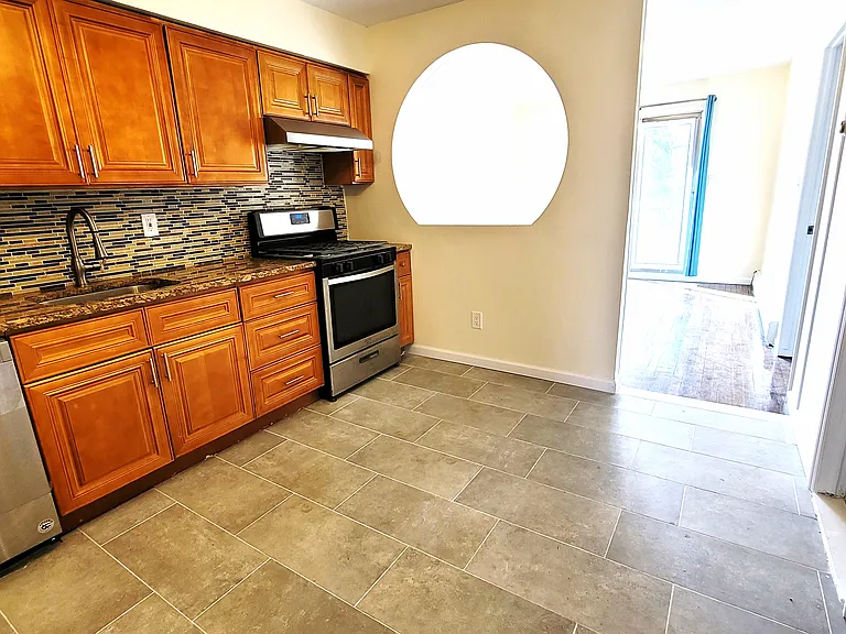 170-20 Lithonia Ave #1F — Photo 2