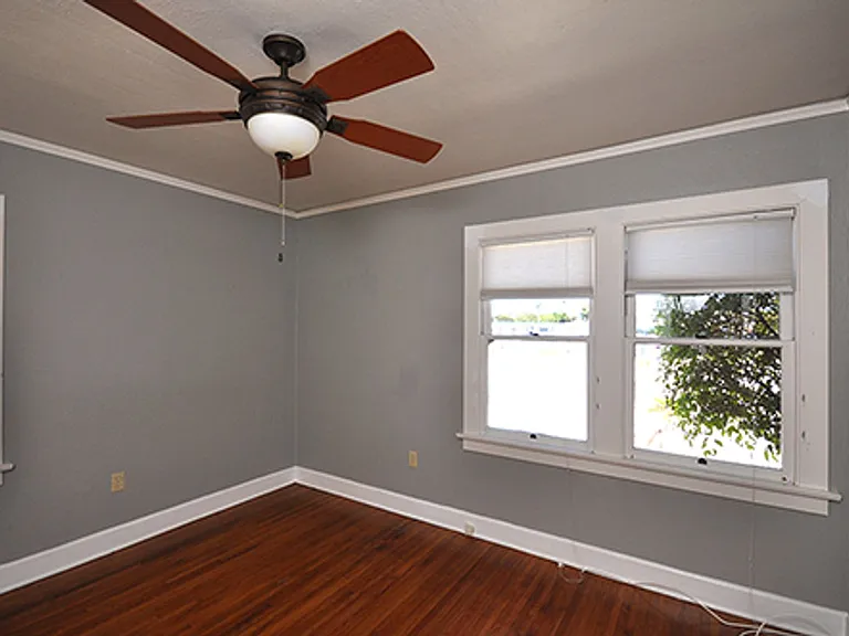 702 Leonard Ave — Photo 7