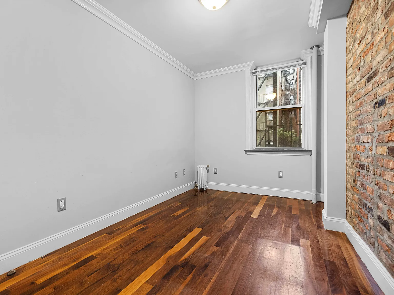 326 East 35th Street — Photo 4