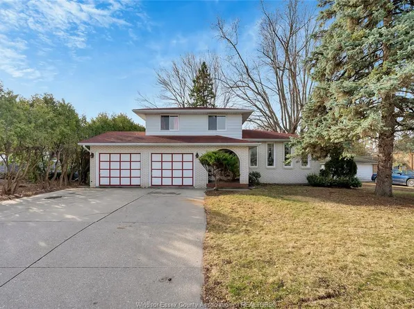 655 Roseland Dr S, Windsor, ON N9G 1T7