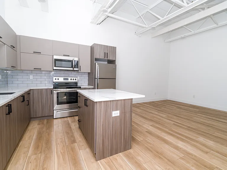 2700 E Auburn St — Photo 46