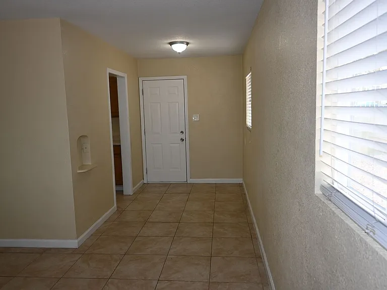320 N 16th St #1 — Photo 9