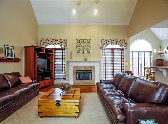 5th image of 247 Polk Place Dr
