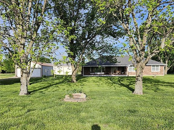 3rd image of 37869 Hedge Ln