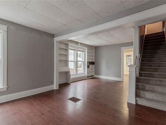 3rd image of 106 Bishop St