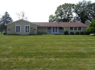 N50W15295 Honey Suckle Ln, Menomonee Falls, WI 53051
