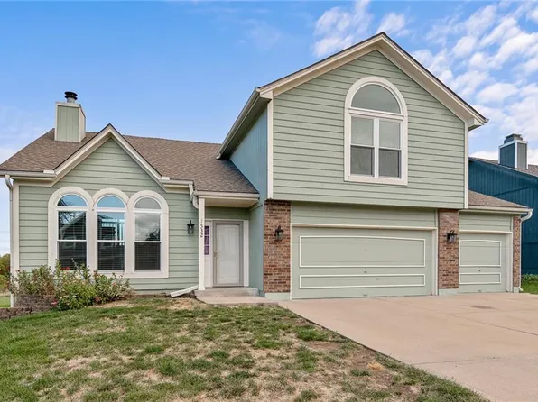 1532 SE 11th St, Lees Summit, MO 64063