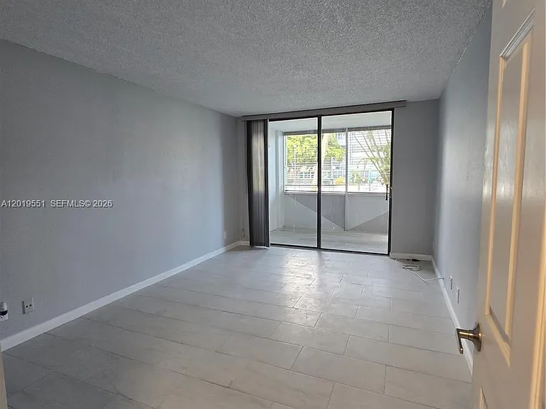 2761 Taft St #106 — Photo 9