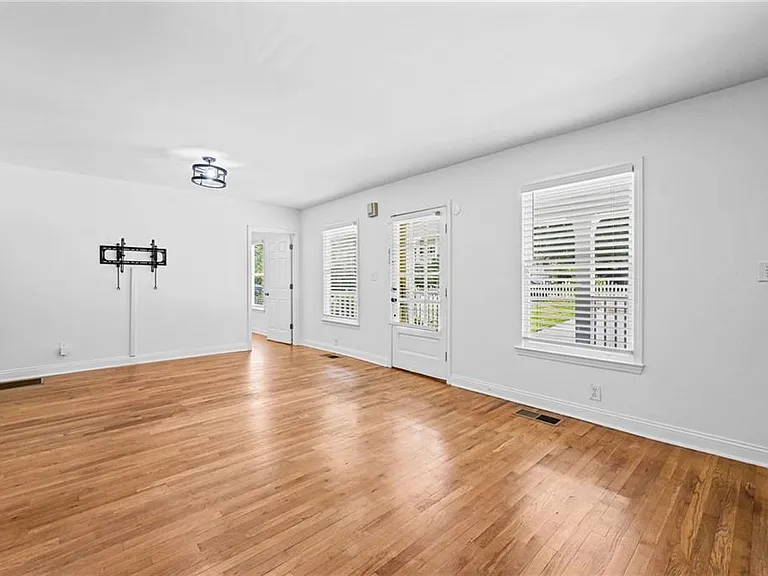 2429 Claude St NW — Photo 7