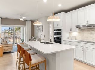 141 E Point Dr #410, Rumford, RI 02916