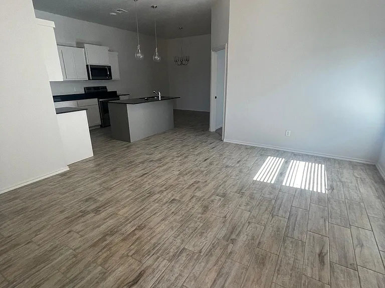 936 Chase Ln — Photo 4