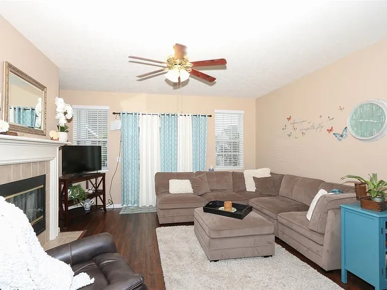7545 Mansion Cir — Photo 2