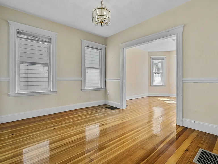 31 Harold St — Photo 10