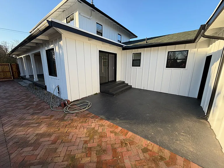 1045 Oakway Rd — Photo 33
